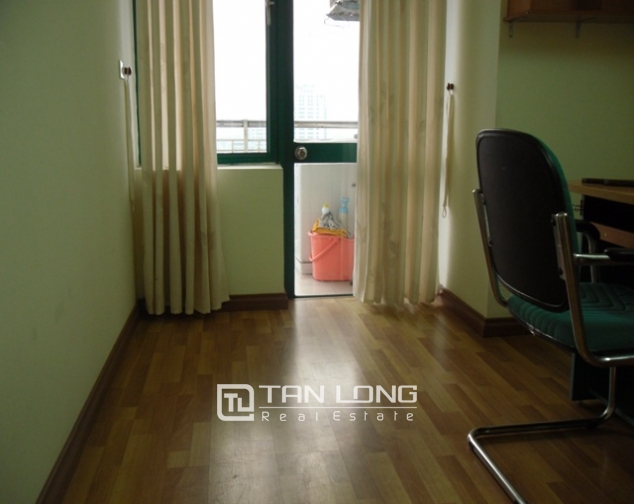 Renting 3 bedroom apartment in 15-17 Ngoc Khanh, Ba Dinh district 5
