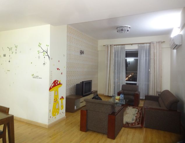 Renting 3 bedroom apartment in 713 Lac Long Quan, Tay Ho, Hanoi