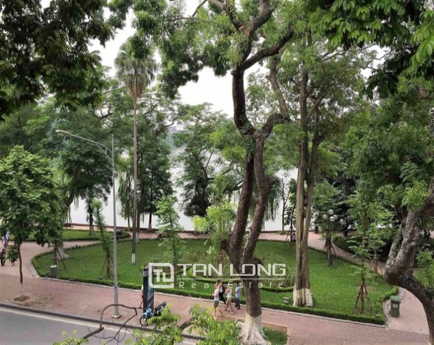 Renting 5 storey house with view of Hoan Kiem lake in Hang Khay, Hoan Kiem district 2