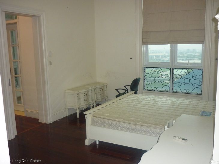 Renting a bright fully furnished 4 bedroom apartment in West building of The Manor, Me Tri, Nam Tu Liem district 2