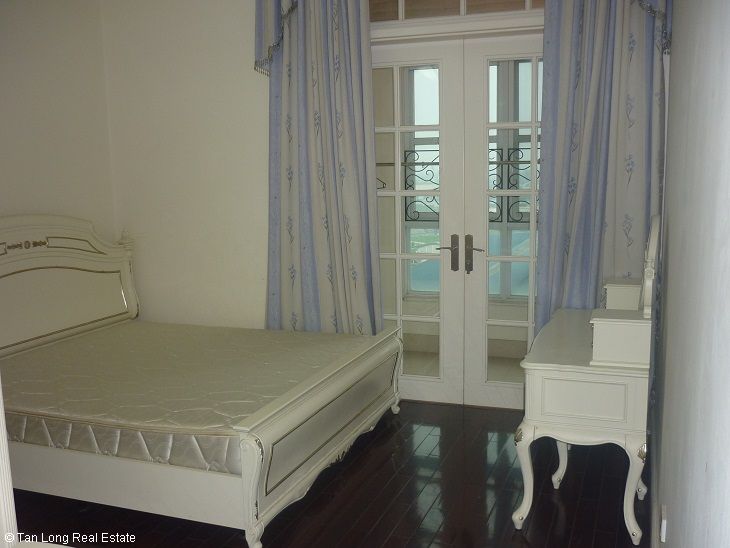 Renting a bright fully furnished 4 bedroom apartment in West building of The Manor, Me Tri, Nam Tu Liem district 4