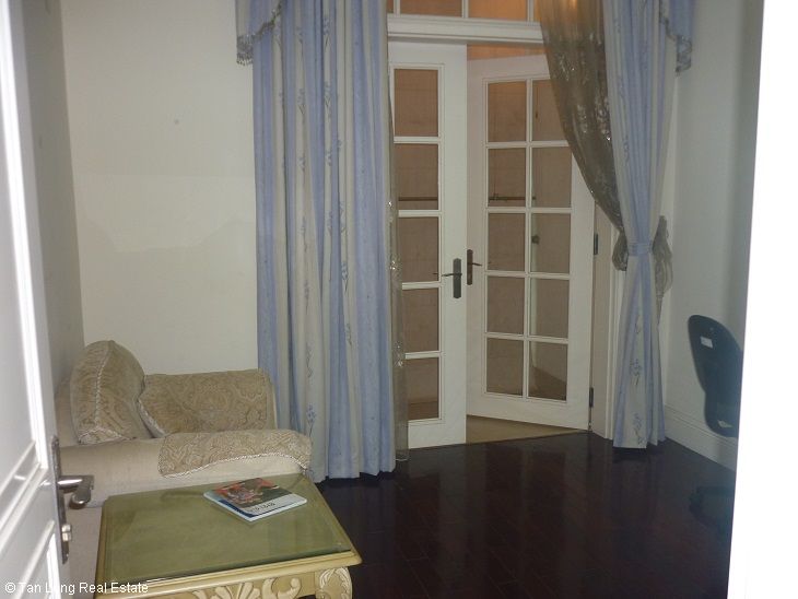 Renting a bright fully furnished 4 bedroom apartment in West building of The Manor, Me Tri, Nam Tu Liem district 6