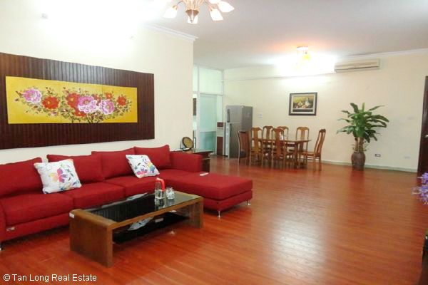 Renting beautiful apartment at 34T Trung Hoa Nhan Chinh urban. 3
