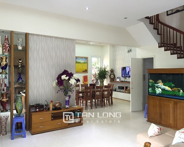Renting Luxury 3 bedrooms villa in Vinhomes Riverside Flamboyant Long Bien District 1