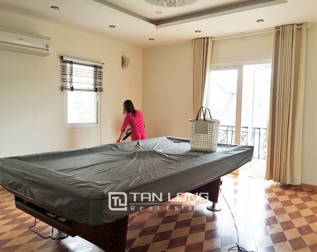 Renting Luxury 3 bedrooms villa in Vinhomes Riverside Flamboyant Long Bien District 9