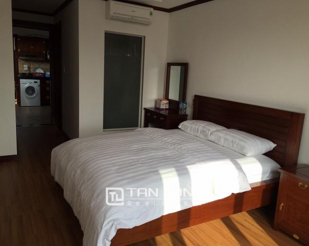 Renting modern 2 bedroom apartment in Lý Nam De, Hoan Kiem, Hanoi 6