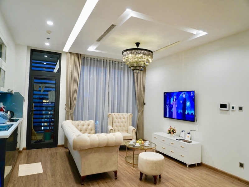 Royal 2-bedroom apartment for rent in M1 Vinhomes Metropolis Ba Dinh 1