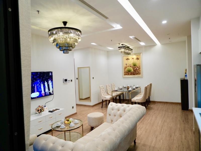 Royal 2-bedroom apartment for rent in M1 Vinhomes Metropolis Ba Dinh 3