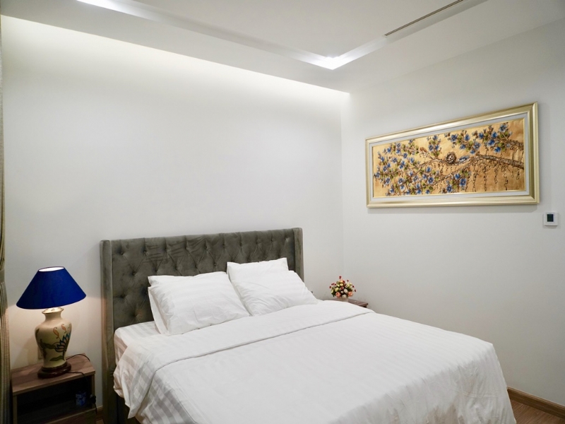 Royal 2-bedroom apartment for rent in M1 Vinhomes Metropolis Ba Dinh 16