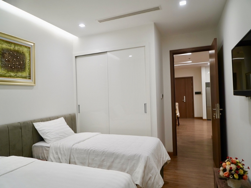 Royal 2-bedroom apartment for rent in M1 Vinhomes Metropolis Ba Dinh 24