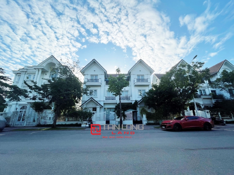 Royal Duplex villa for rent in Vinhomes Riverside Long Bien 1