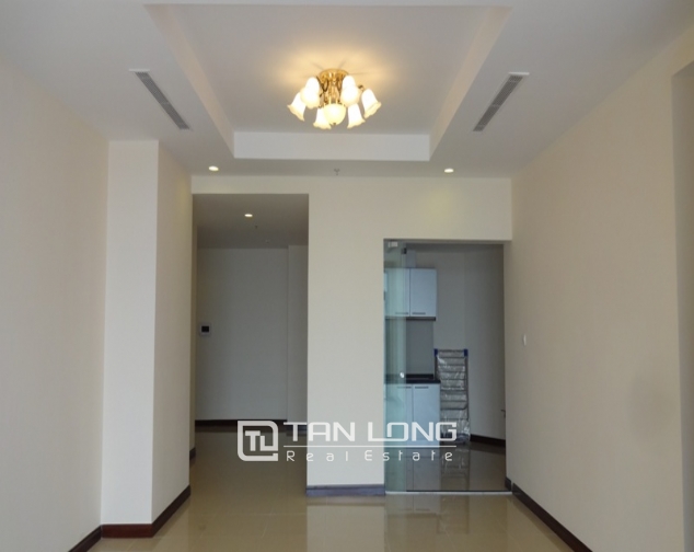 Selling 3 bedroom apartment in R1 Vinhomes Royal City, no furnishing 2