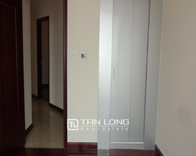 Selling 3 bedroom apartment in R1 Vinhomes Royal City, no furnishing 7