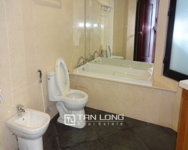 Selling 3 bedroom apartment in R1 Vinhomes Royal City, no furnishing 9