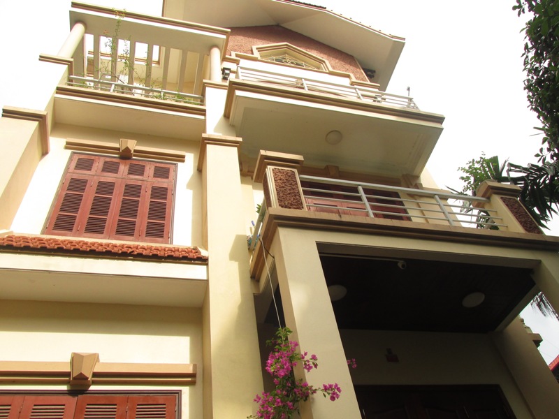 Selling 4 storey villa in Lac Long Quan, Tay Ho, Hanoi
