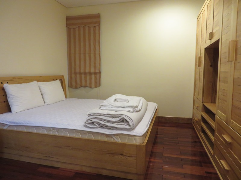 Serviced apartment with 2 bedrooms, 2 bathrooms in Lang street, Dong Da district to rent