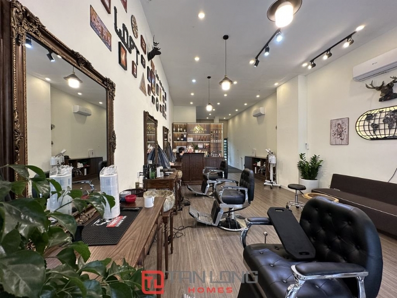 Shop for rent in To Ngoc Van street, Tay Ho district 3