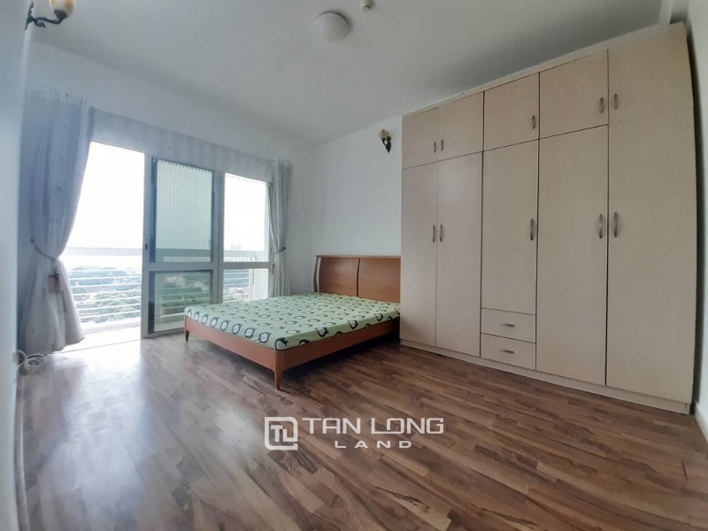So cheap 3 - bedroom apartment for rent in E1 Ciputra 5