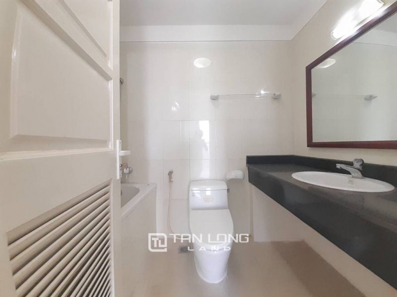 So cheap 3 - bedroom apartment for rent in E1 Ciputra 11