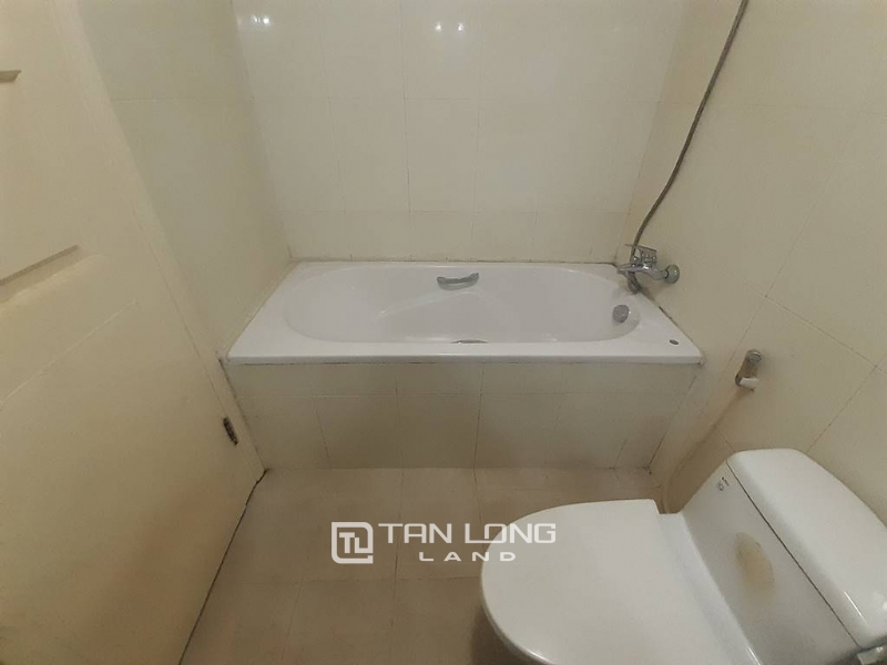 So cheap 3 - bedroom apartment for rent in E1 Ciputra 12