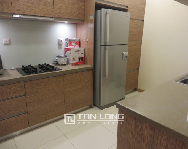 Spaciou and bright 3 bedroom apartment in Sky City Lang Ha for lease 5