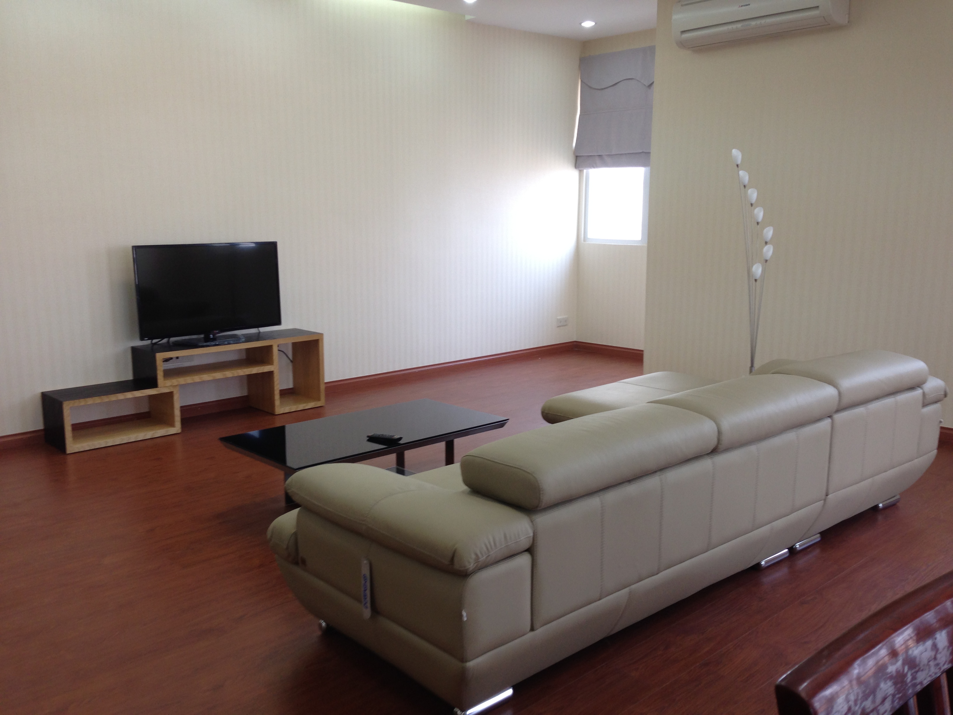 Spacious 3 bedroom apartment for rent in Trung Yen Plaza, Tran Duy Hung street, Cau Giay district, Hanoi