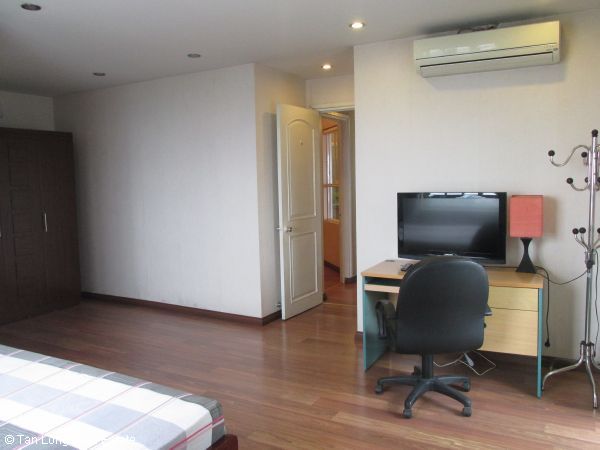 Spacious 3 bedroom apartment with balcony for lease in Kinh Do Tower, 93 Lo Duc street, Hai Ba Trung district, Hanoi. 9