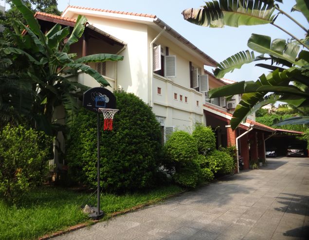 Spacious 5 bedroom villa with garden for rent in Dang Thai Mai, Tay Ho, Hanoi