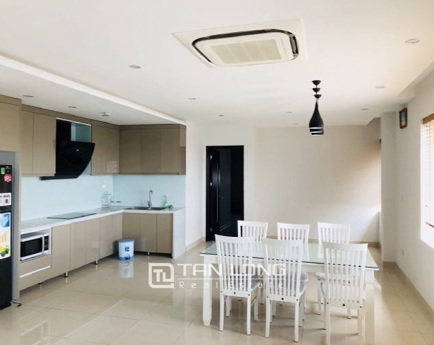 Spacious apartment for rent in Lac Long Quan street, Tay Ho district! 3