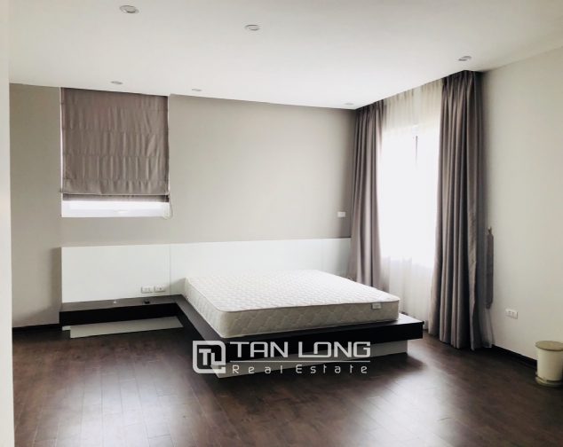 Spacious apartment for rent in Lac Long Quan street, Tay Ho district! 9