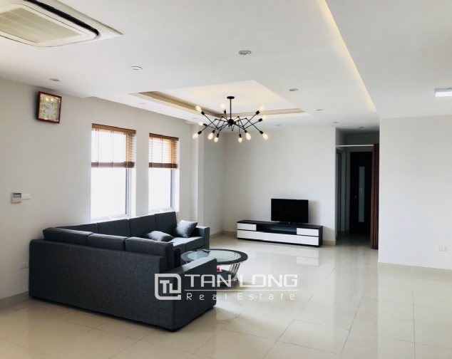 Spacious apartment for rent in Lac Long Quan street, Tay Ho district! 1