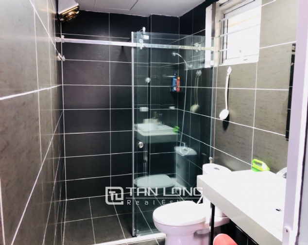 Spacious apartment for rent in Lac Long Quan street, Tay Ho district! 2