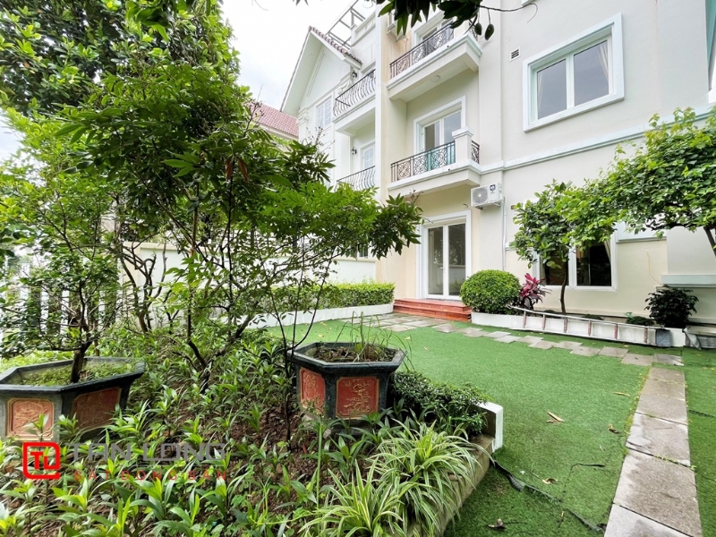 Spacious Garden Duplex Villa for rent in Vinhomes Riverside 2