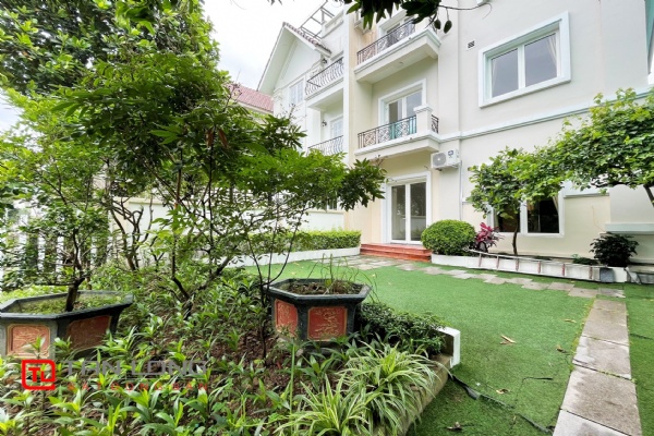 Spacious Garden Duplex Villa for rent in Vinhomes Riverside