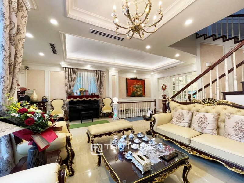 Sparkling semi-detached villa for rent in Vinhomes Riverside Hanoi 2