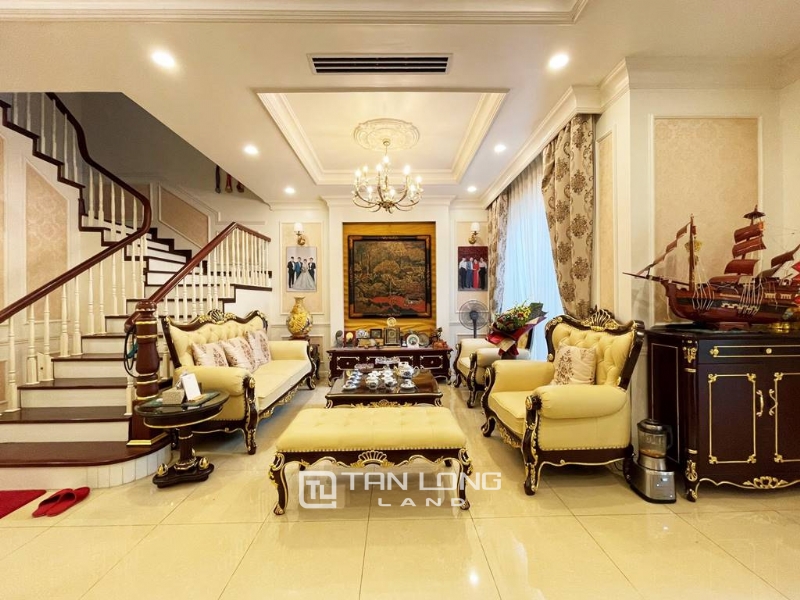 Sparkling semi-detached villa for rent in Vinhomes Riverside Hanoi 3