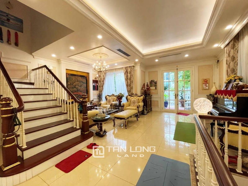Sparkling semi-detached villa for rent in Vinhomes Riverside Hanoi 4
