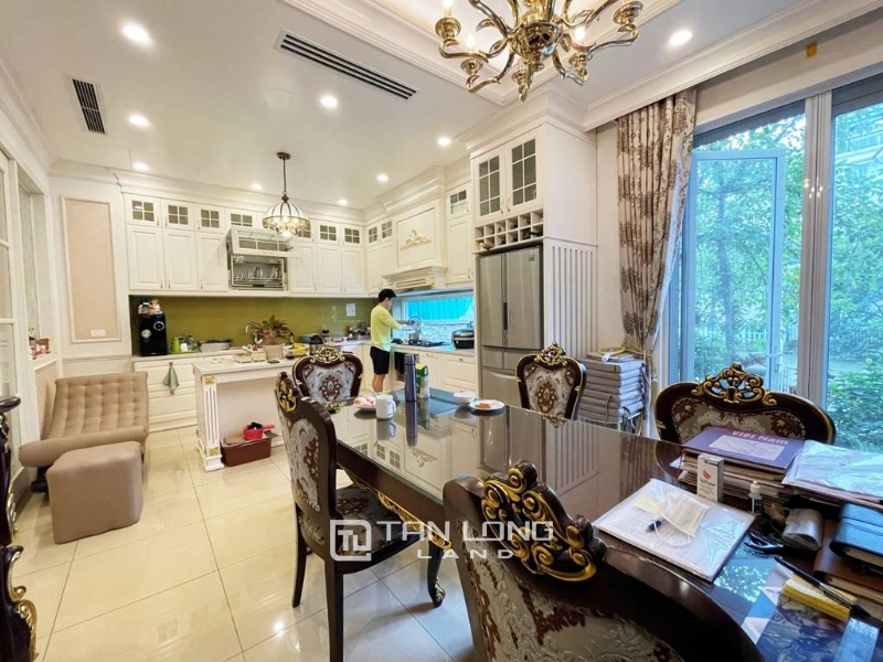 Sparkling semi-detached villa for rent in Vinhomes Riverside Hanoi 6