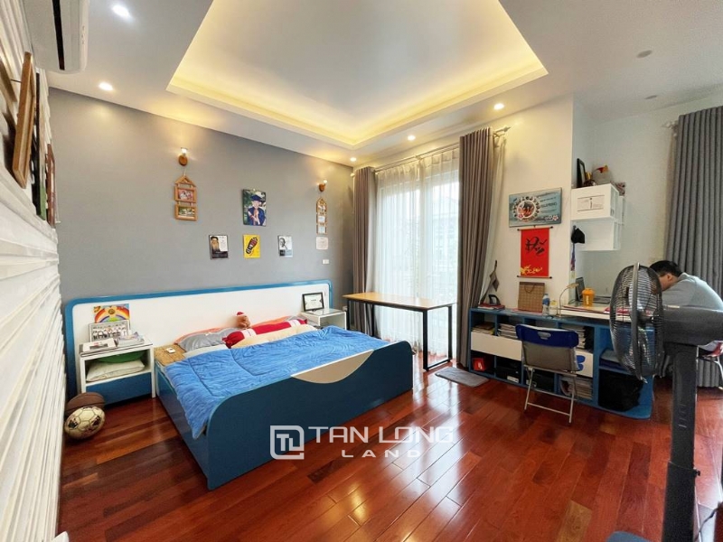 Sparkling semi-detached villa for rent in Vinhomes Riverside Hanoi 7