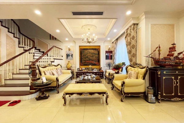 Sparkling semi-detached villa for rent in Vinhomes Riverside Hanoi