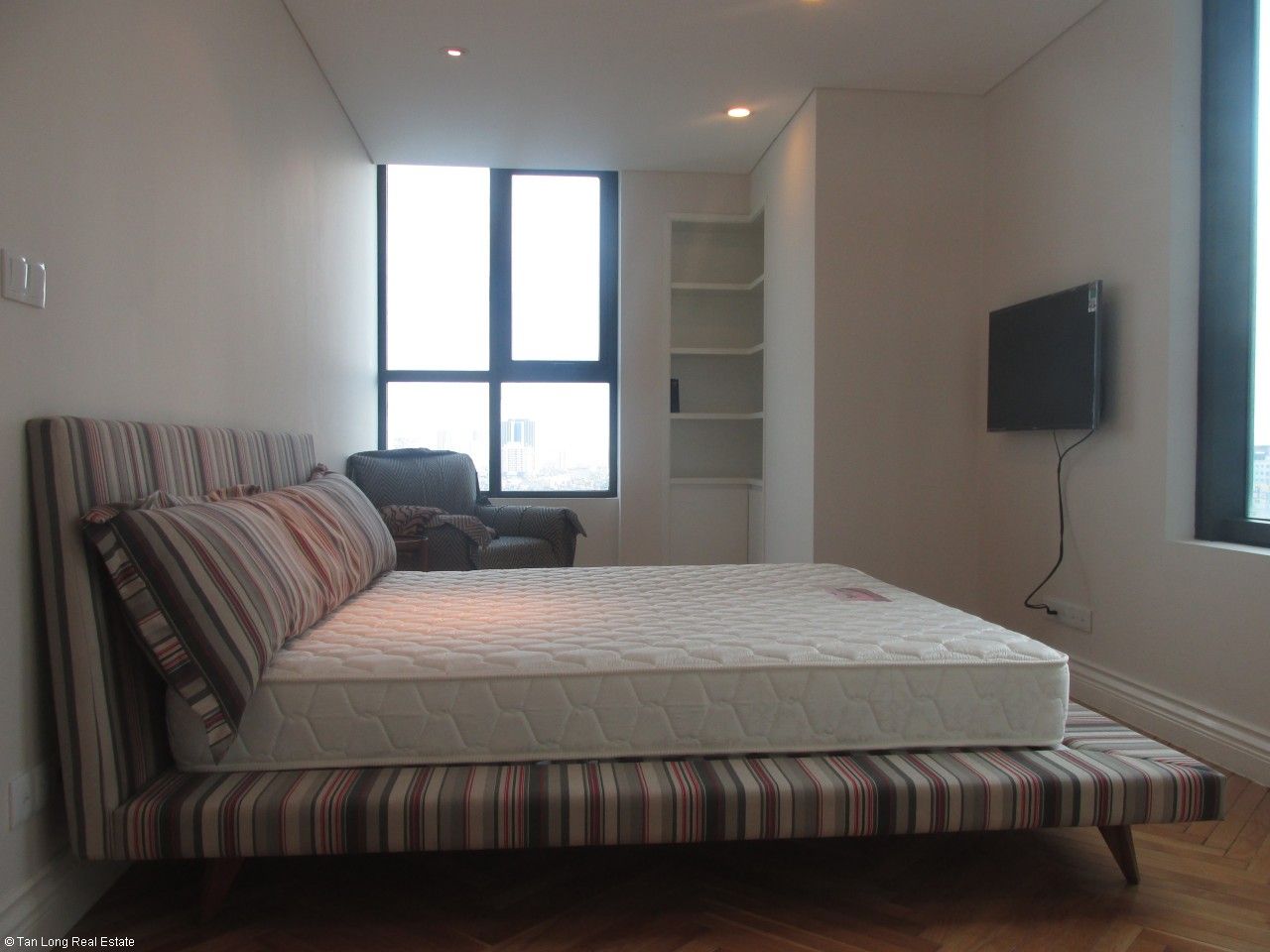 Splendid 2 bedroom apartment for rent in Hoang Thanh Tower, Mai Hac De, Hai Ba Trung, Hanoi 4