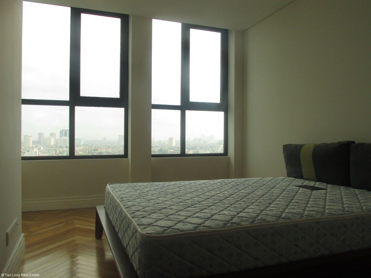 Splendid 2 bedroom apartment for rent in Hoang Thanh Tower, Mai Hac De, Hai Ba Trung, Hanoi 6