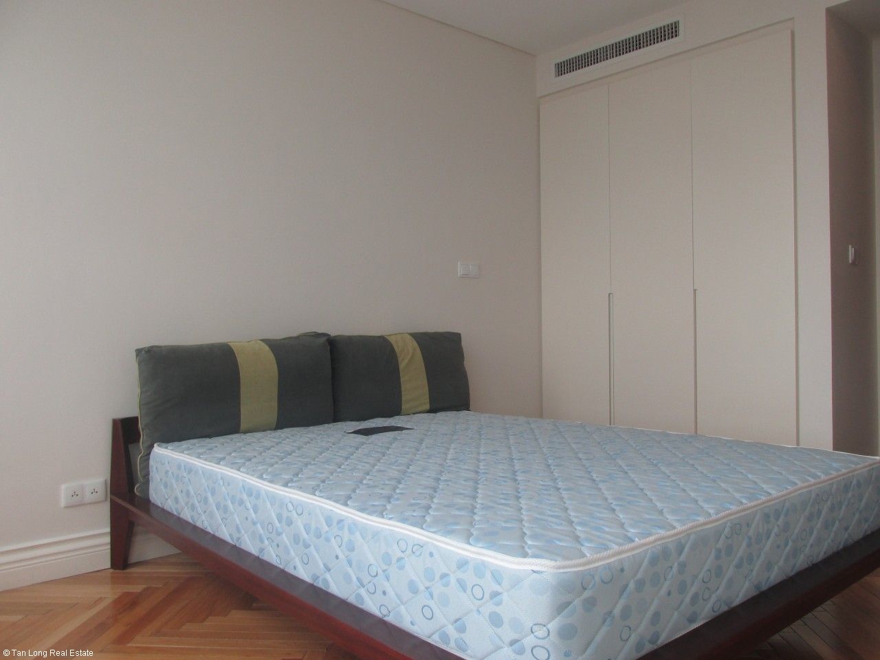 Splendid 2 bedroom apartment for rent in Hoang Thanh Tower, Mai Hac De, Hai Ba Trung, Hanoi 7