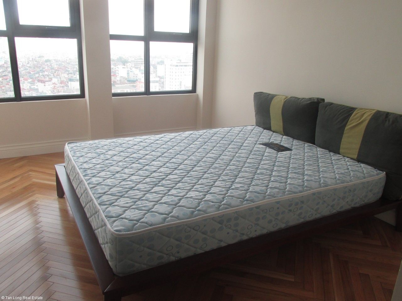 Splendid 2 bedroom apartment for rent in Hoang Thanh Tower, Mai Hac De, Hai Ba Trung, Hanoi 8