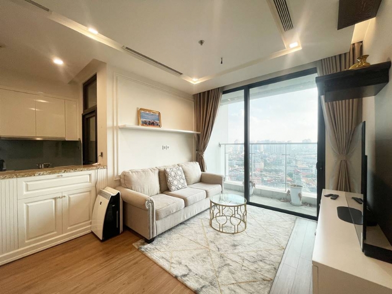 Splendid 2-bedroom apartment in M2 building, Vinhomes Metropolis for rent 2