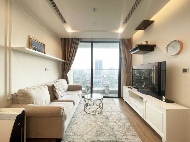 Splendid 2-bedroom apartment in M2 building, Vinhomes Metropolis for rent 3