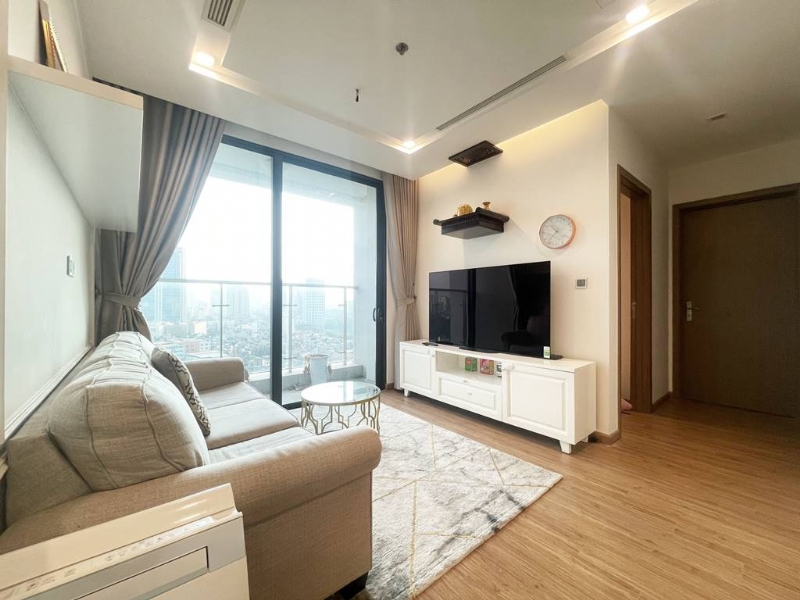 Splendid 2-bedroom apartment in M2 building, Vinhomes Metropolis for rent 4