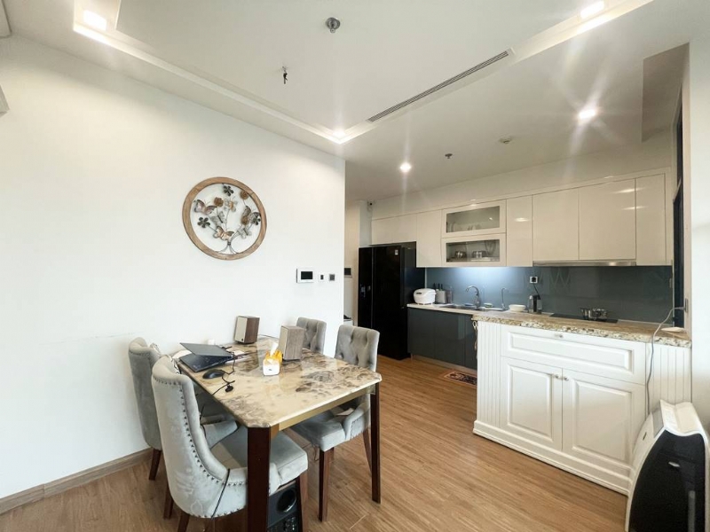 Splendid 2-bedroom apartment in M2 building, Vinhomes Metropolis for rent 6