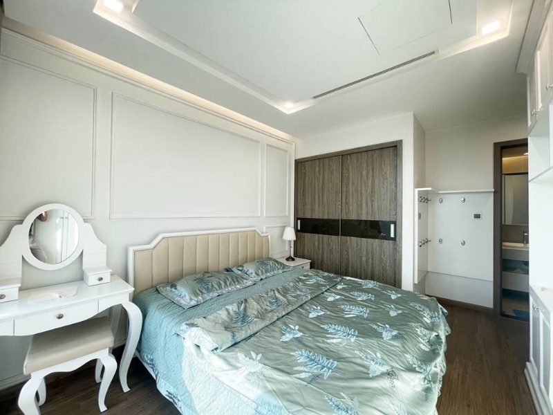 Splendid 2-bedroom apartment in M2 building, Vinhomes Metropolis for rent 13