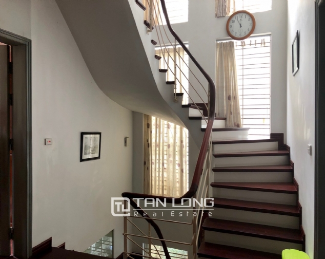 Splendid 4-bedroom villa for rent in Vuon Dao area! 3